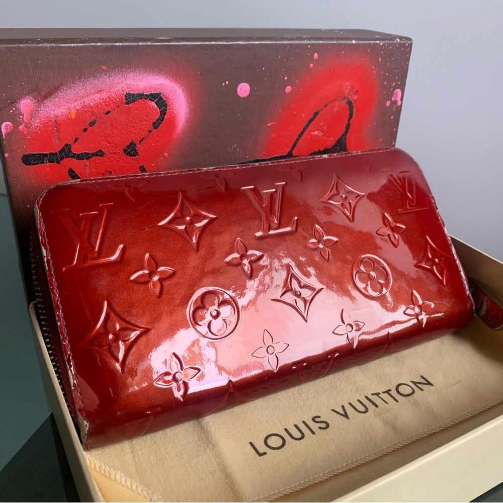 Vintage Louis Vuitton Red Women's Wallet with custom FRE$HPAINT artwork on box.